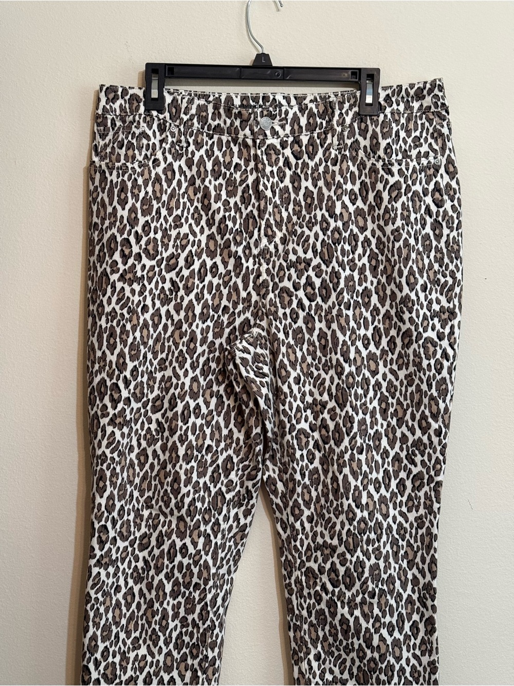 Chico’s Women’s leopard print Slim Leg Ankle Pants 2.5. US (14) - Picture 2 of 9